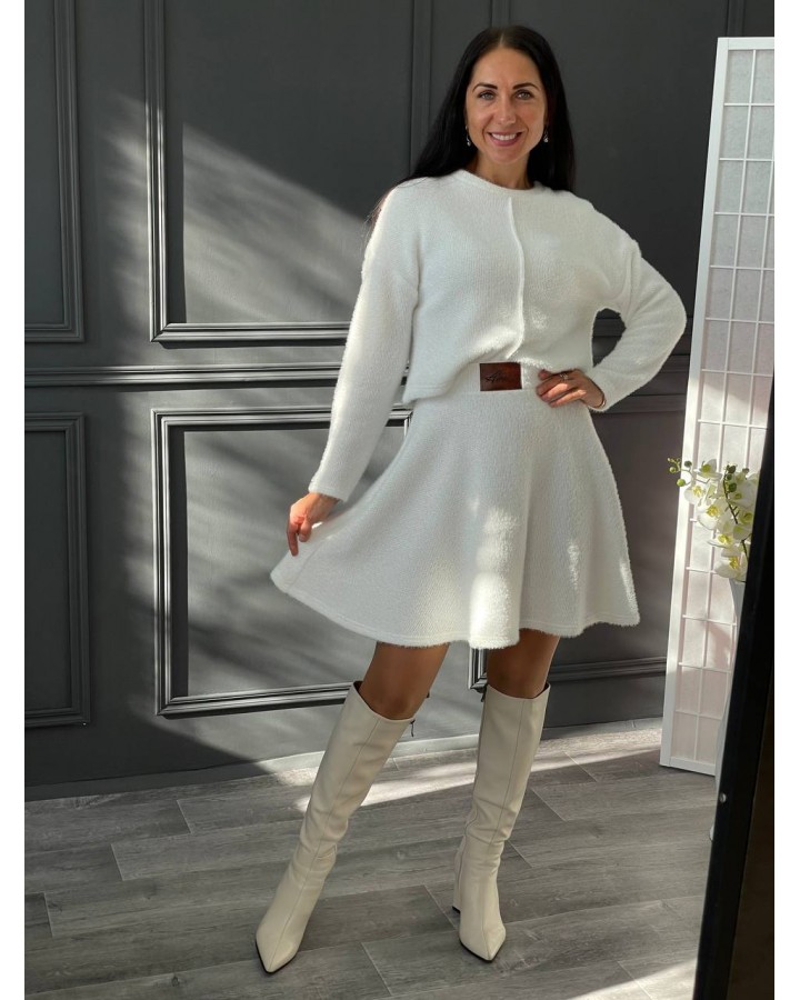 Костюм с юбкой белый Костюм с юбкой белый