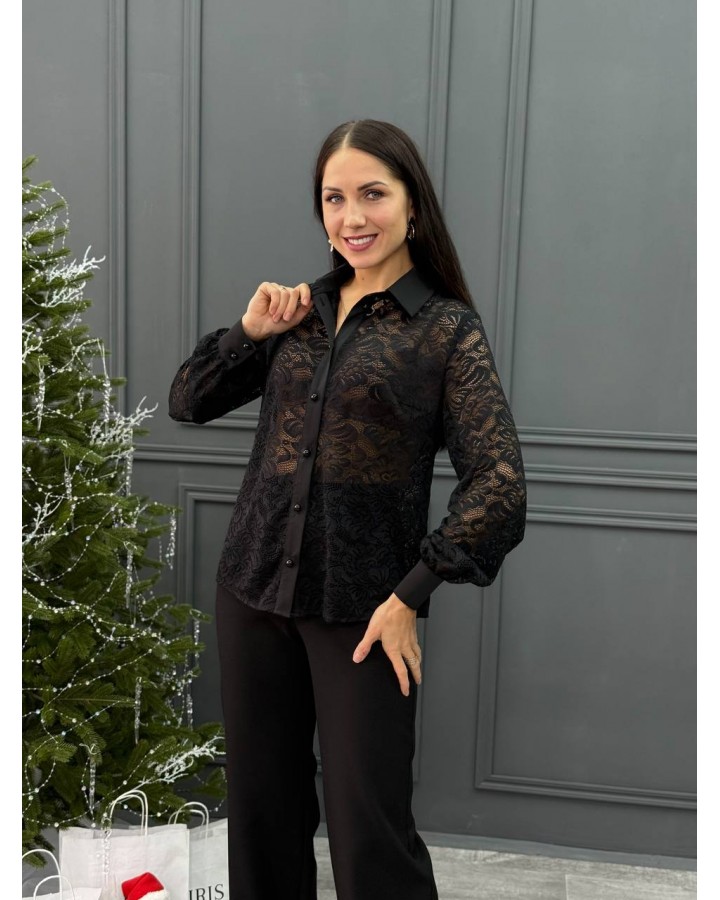 Блузка из гипюра