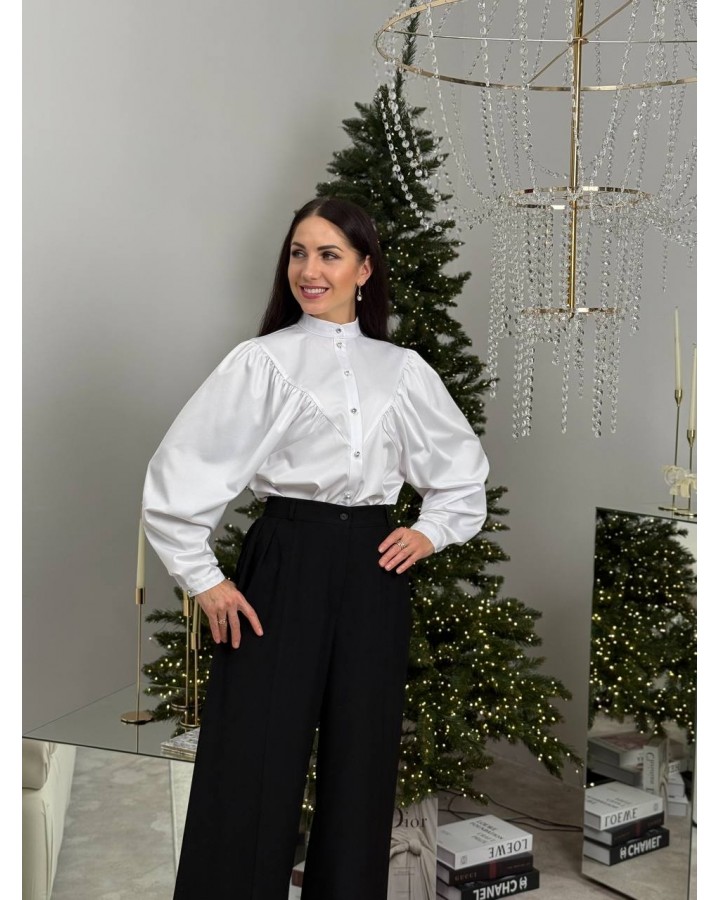 Блузка с объемными рукавами