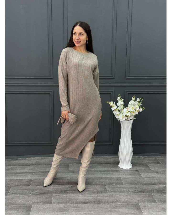 Платье с разрезом по ноге капучино