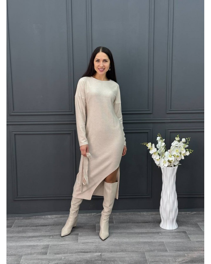 Платье с разрезом по ноге молоко