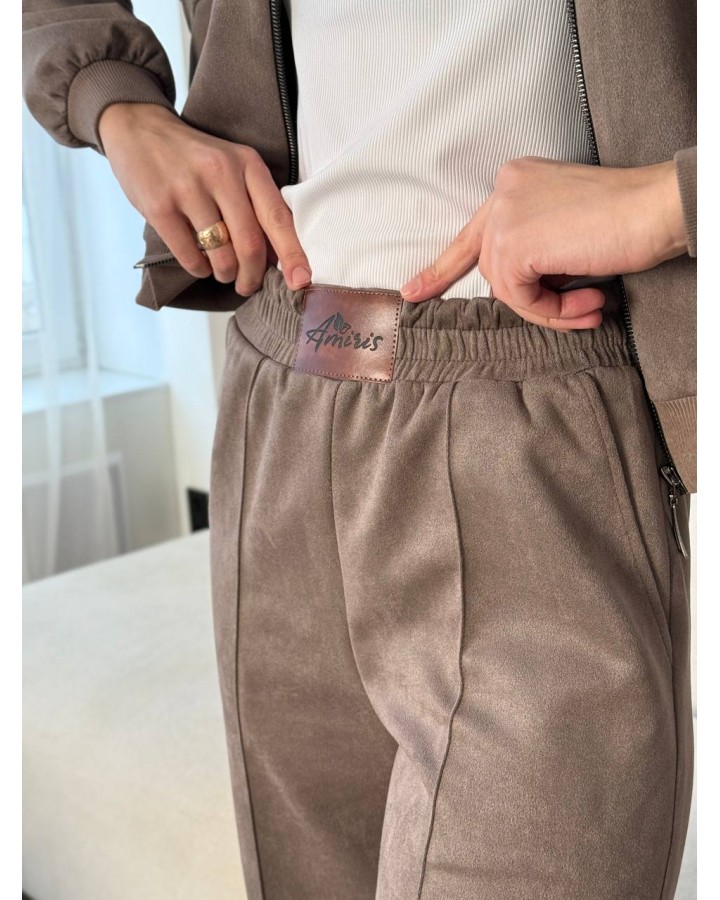 Костюм замшевый капучино