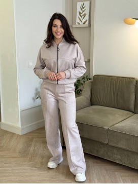 Костюм из замши пудра