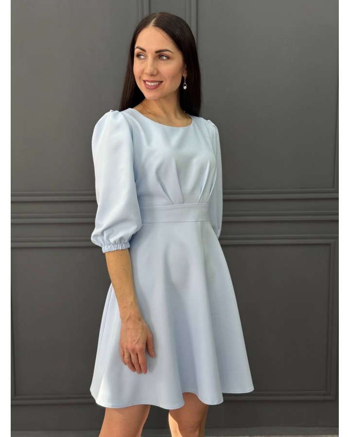 Платье со втачным поясом голубое