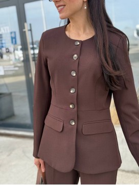 Приталенный жакет с пуговицами шоколад