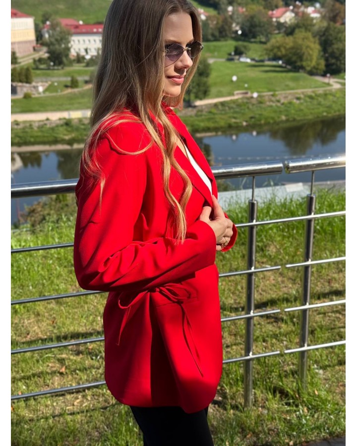 Жакет со стяжкой красный